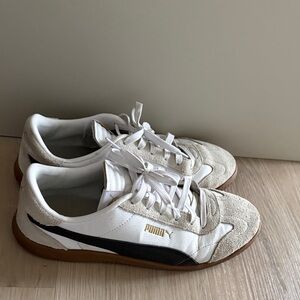 Puma White Sneakers with Black Formstrip and Beige Suede Accents